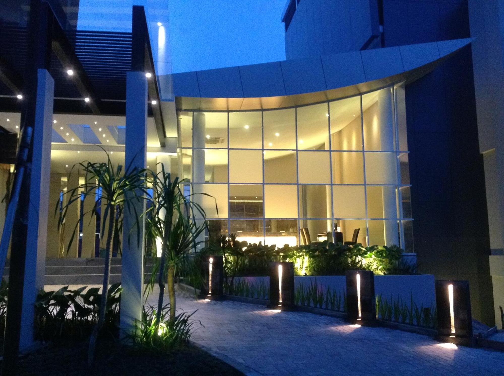 Grand Kecubung Hotel Pangkalanbuun Exteriör bild