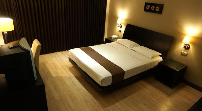 Grand Kecubung Hotel Pangkalanbuun Exteriör bild
