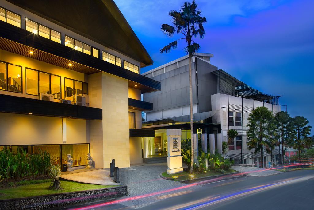 Grand Kecubung Hotel Pangkalanbuun Exteriör bild