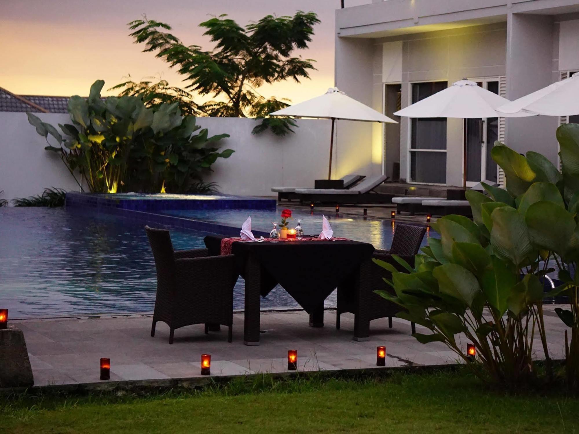 Grand Kecubung Hotel Pangkalanbuun Exteriör bild