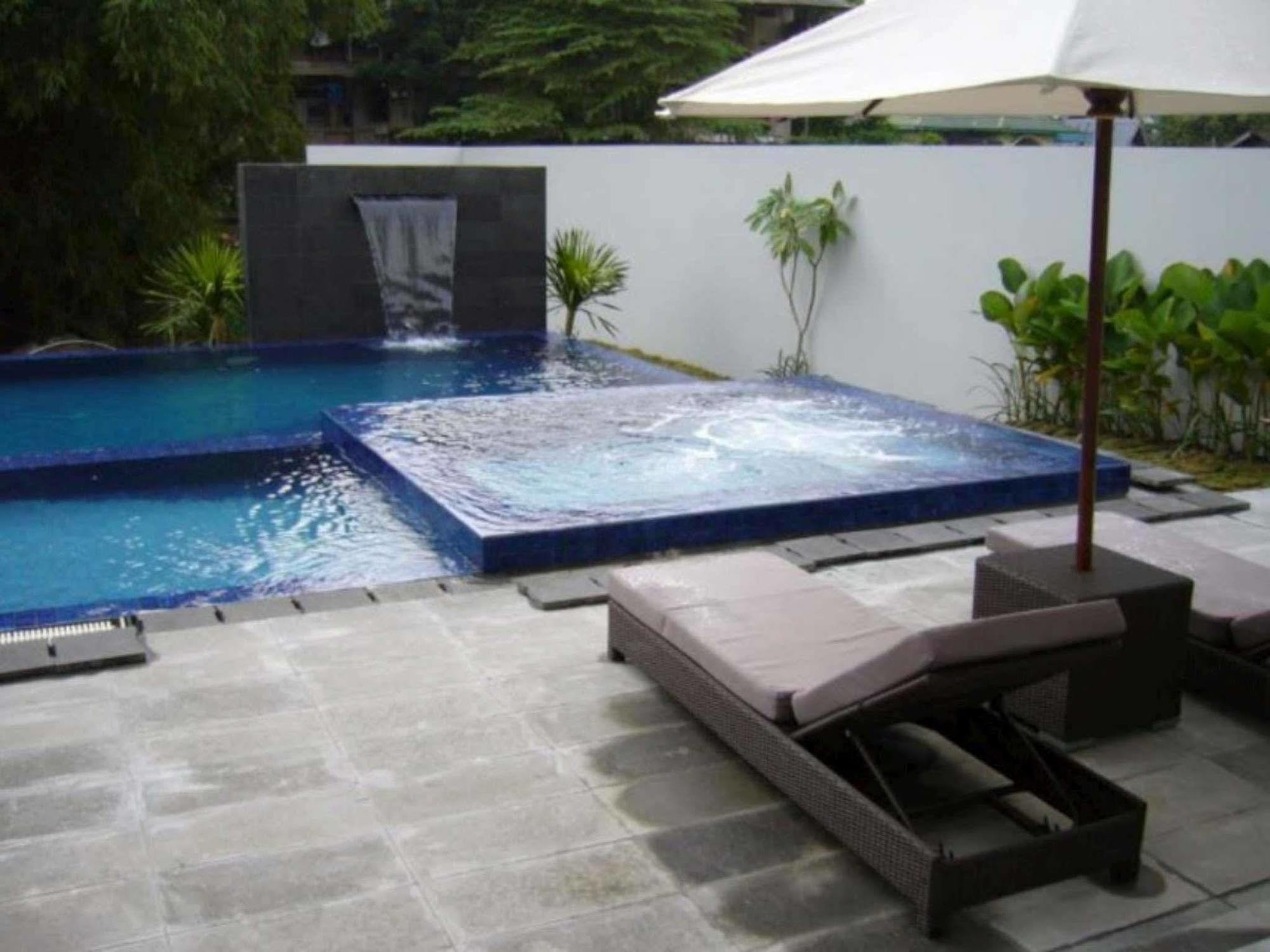 Grand Kecubung Hotel Pangkalanbuun Exteriör bild